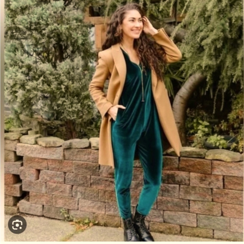 Smash Tess velvet romper- emerald colour